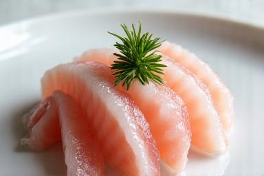 新鮮な真鯛の姿造り